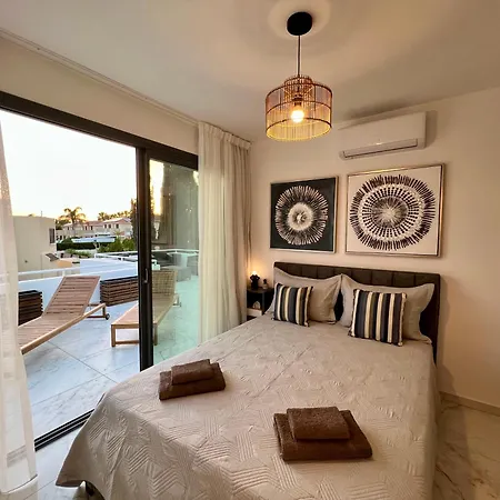 Fatcow Ultra Apartment