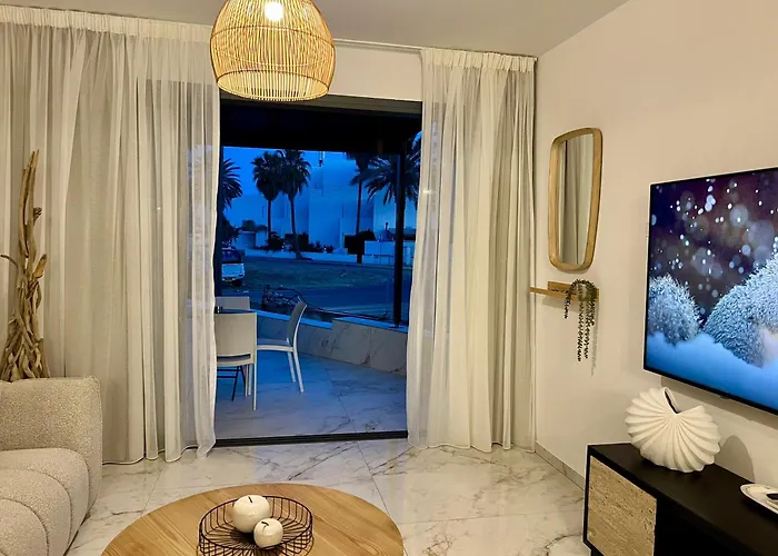 アパート Fatcow Ultra ラルナカ